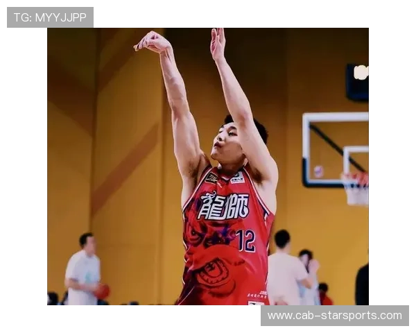 丁彦雨航反击上篮，山东进攻持续火力——重燃激情，突破重围！